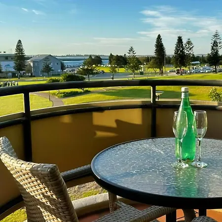 Flagstaff Apartment - Newcastle Harbour Views Exterior photo